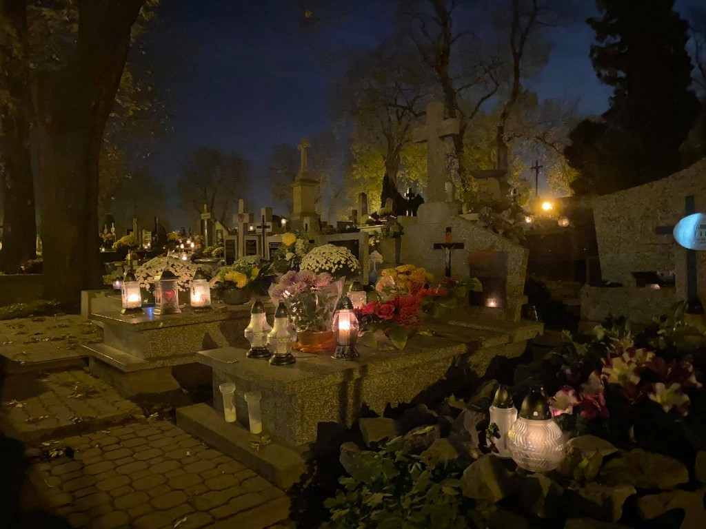 Hrubieszów: Dzień Wszystkich Świętych na hrubieszowskim cmentarzu - ZDJĘCIA