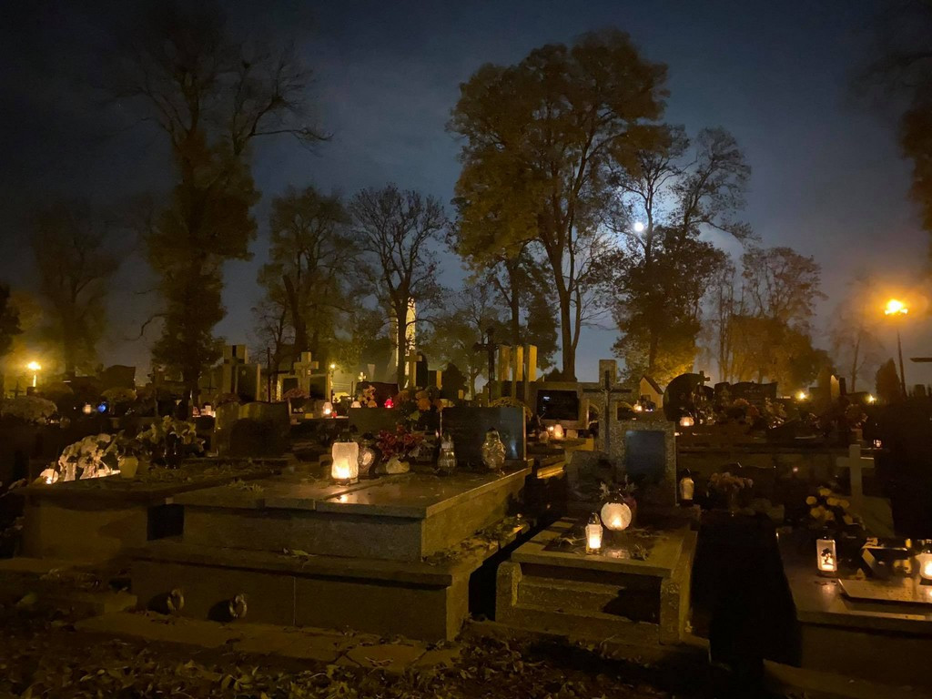 Hrubieszów: Dzień Wszystkich Świętych na hrubieszowskim cmentarzu - ZDJĘCIA