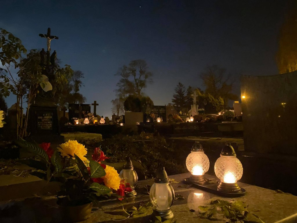 Hrubieszów: Dzień Wszystkich Świętych na hrubieszowskim cmentarzu - ZDJĘCIA