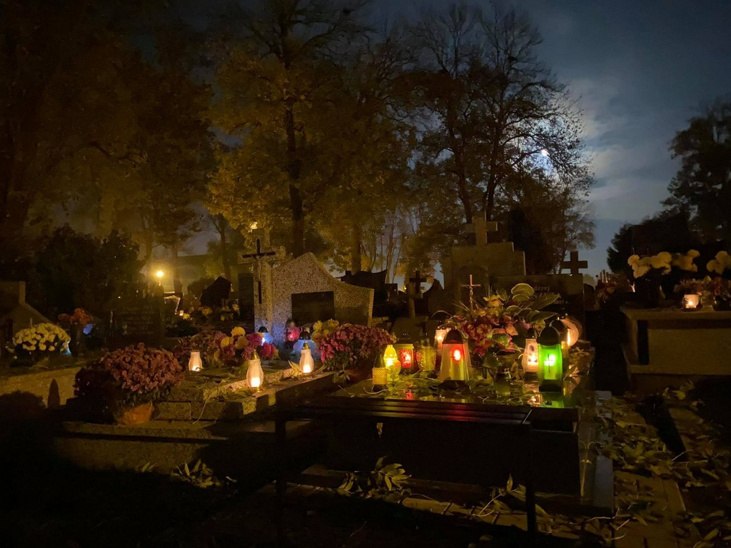 Hrubieszów: Dzień Wszystkich Świętych na hrubieszowskim cmentarzu - ZDJĘCIA