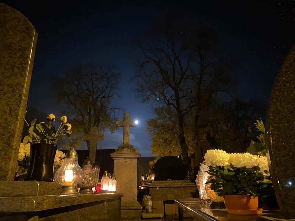 Hrubieszów: Dzień Wszystkich Świętych na hrubieszowskim cmentarzu - ZDJĘCIA