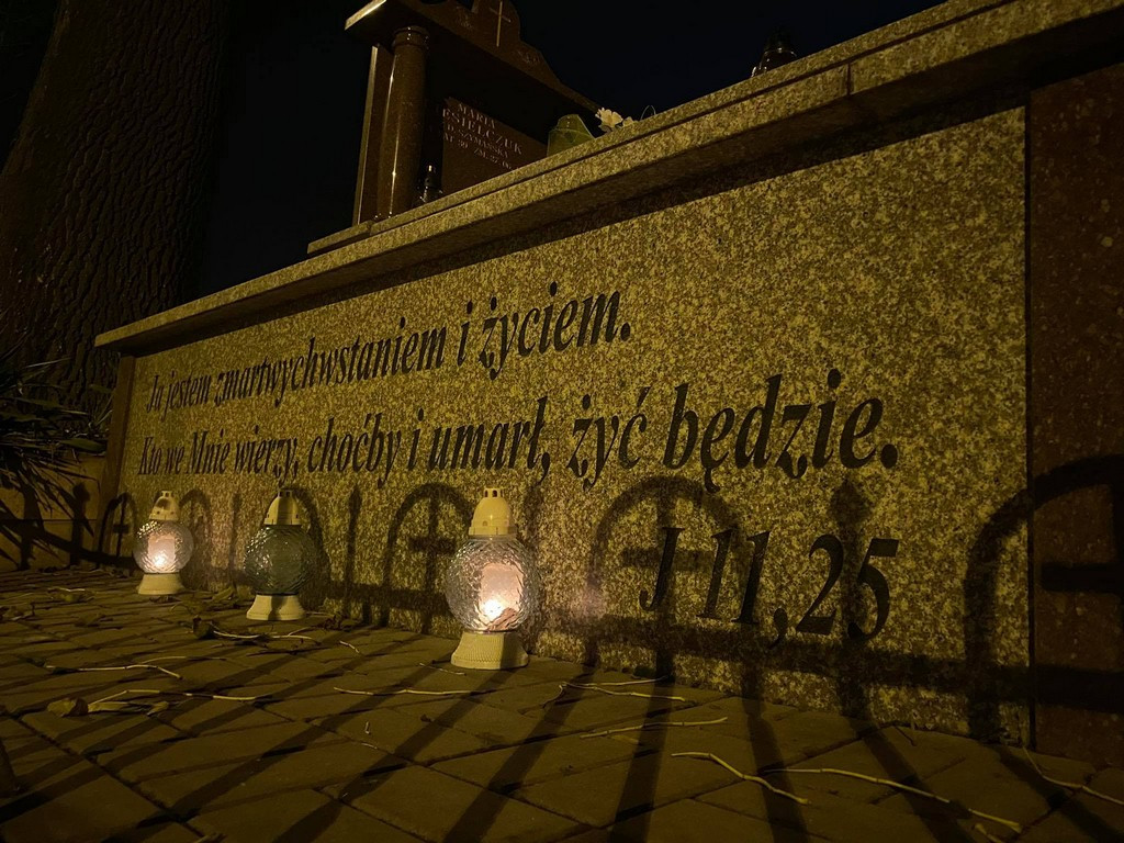 Hrubieszów: Dzień Wszystkich Świętych na hrubieszowskim cmentarzu - ZDJĘCIA