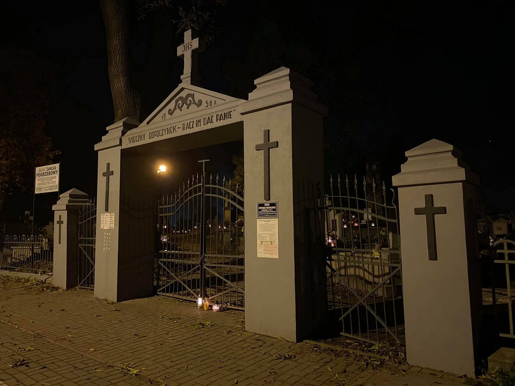 Hrubieszów: Dzień Wszystkich Świętych na hrubieszowskim cmentarzu - ZDJĘCIA