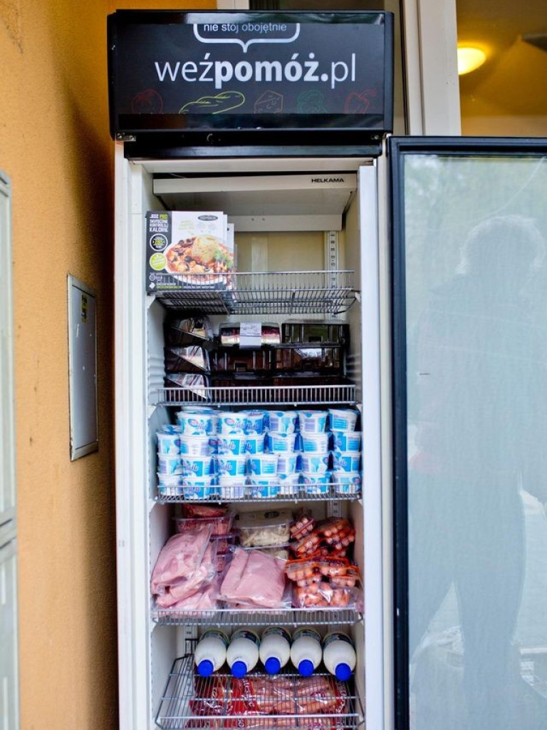 Hrubieszów: Masz za dużo jedzenia? Nie wyrzucaj! Włóż je do lodówki i podziel się z potrzebującymi!