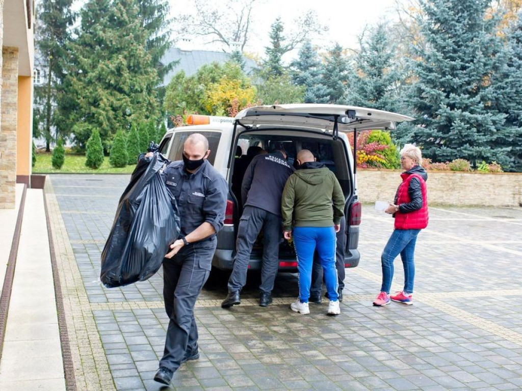 Hrubieszów: Masz za dużo jedzenia? Nie wyrzucaj! Włóż je do lodówki i podziel się z potrzebującymi!