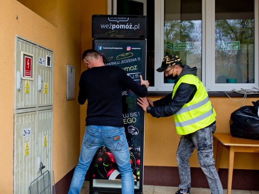 Hrubieszów: Masz za dużo jedzenia? Nie wyrzucaj! Włóż je do lodówki i podziel się z potrzebującymi!