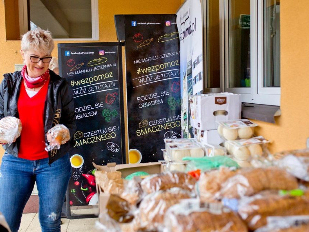 Hrubieszów: Masz za dużo jedzenia? Nie wyrzucaj! Włóż je do lodówki i podziel się z potrzebującymi!
