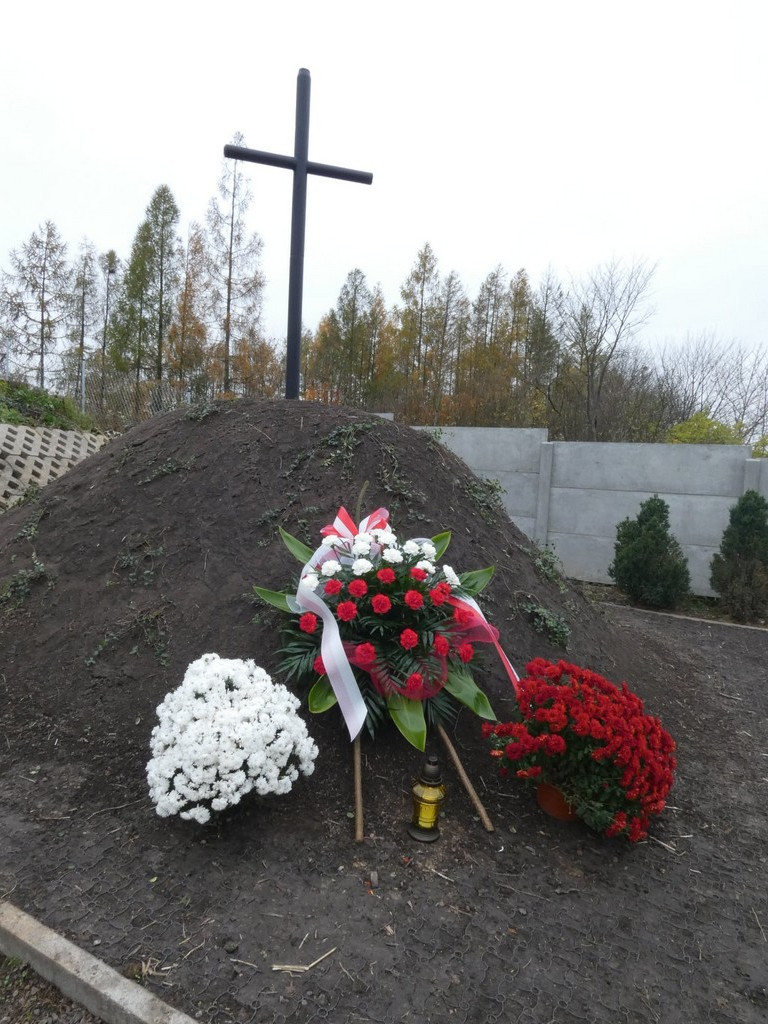 Uchanie: W hołdzie nieznanym bohaterom walk o niepodległość