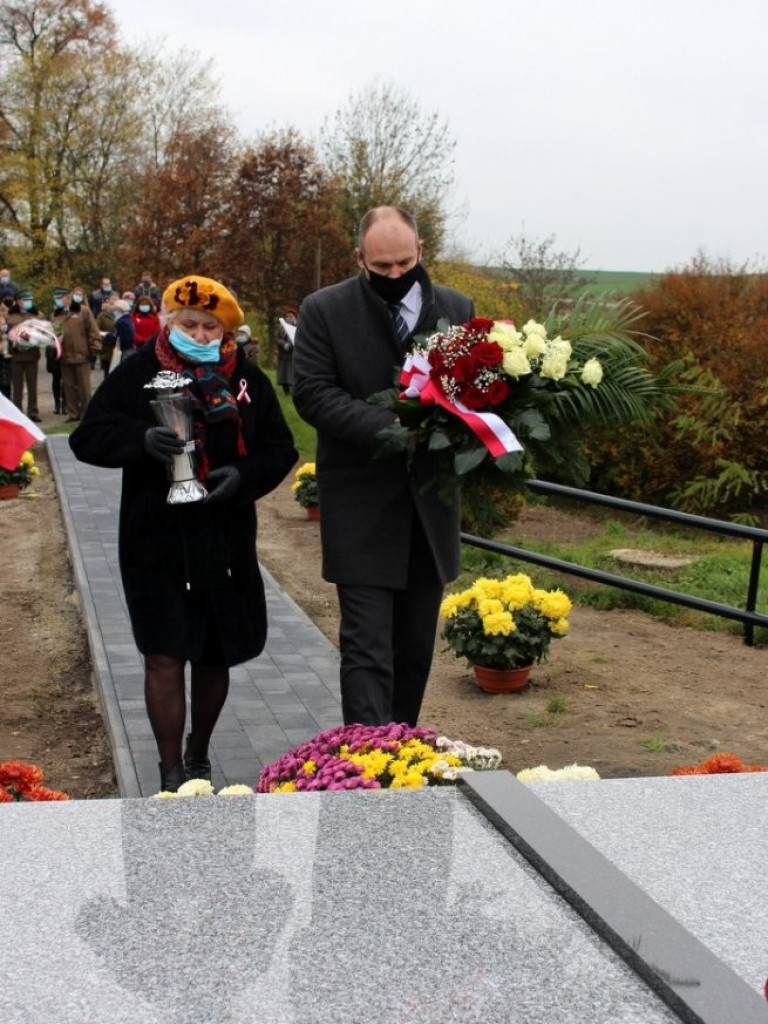 Gmina Dołhobyczów: Pamięć o bohaterach zawsze w sercach naszych...