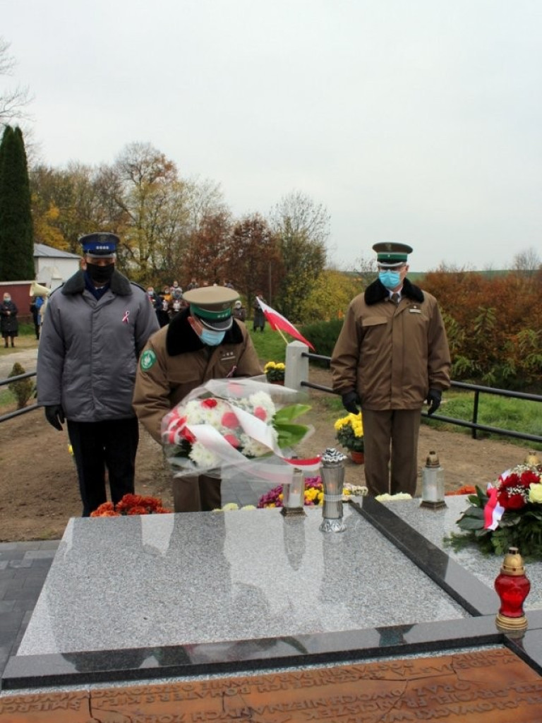 Gmina Dołhobyczów: Pamięć o bohaterach zawsze w sercach naszych...