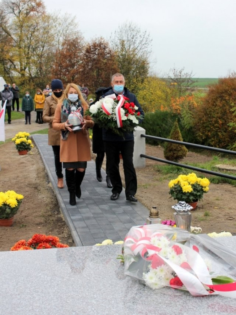 Gmina Dołhobyczów: Pamięć o bohaterach zawsze w sercach naszych...