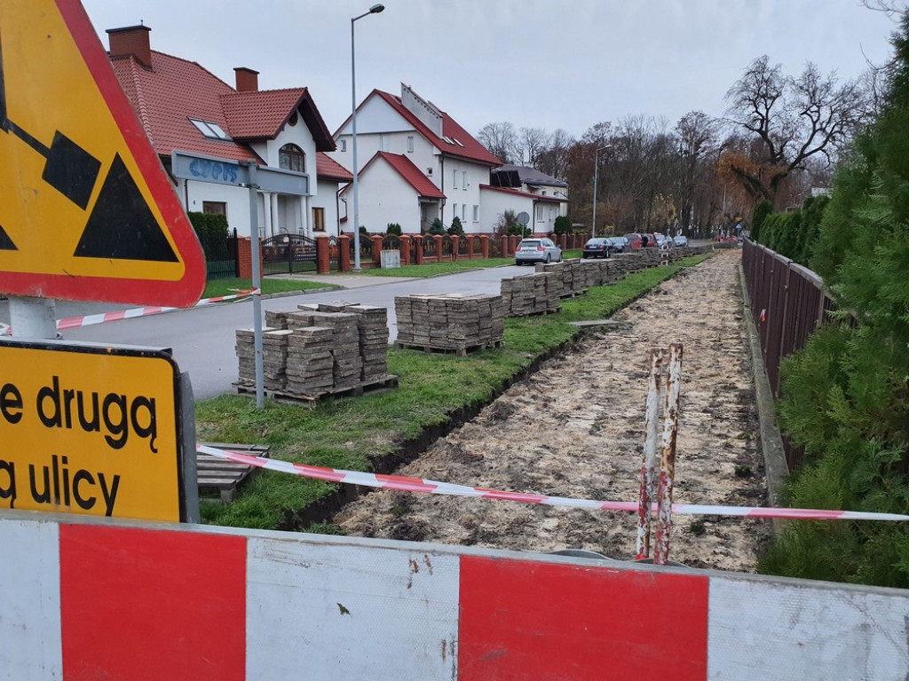 Hrubieszów: Rozpoczął się remont chodnika na ulicy Hubala - ZDJĘCIA