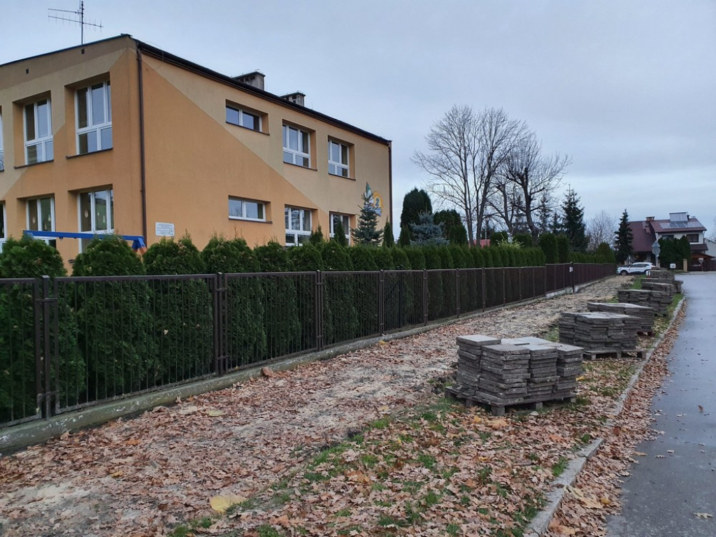 Hrubieszów: Rozpoczął się remont chodnika na ulicy Hubala - ZDJĘCIA
