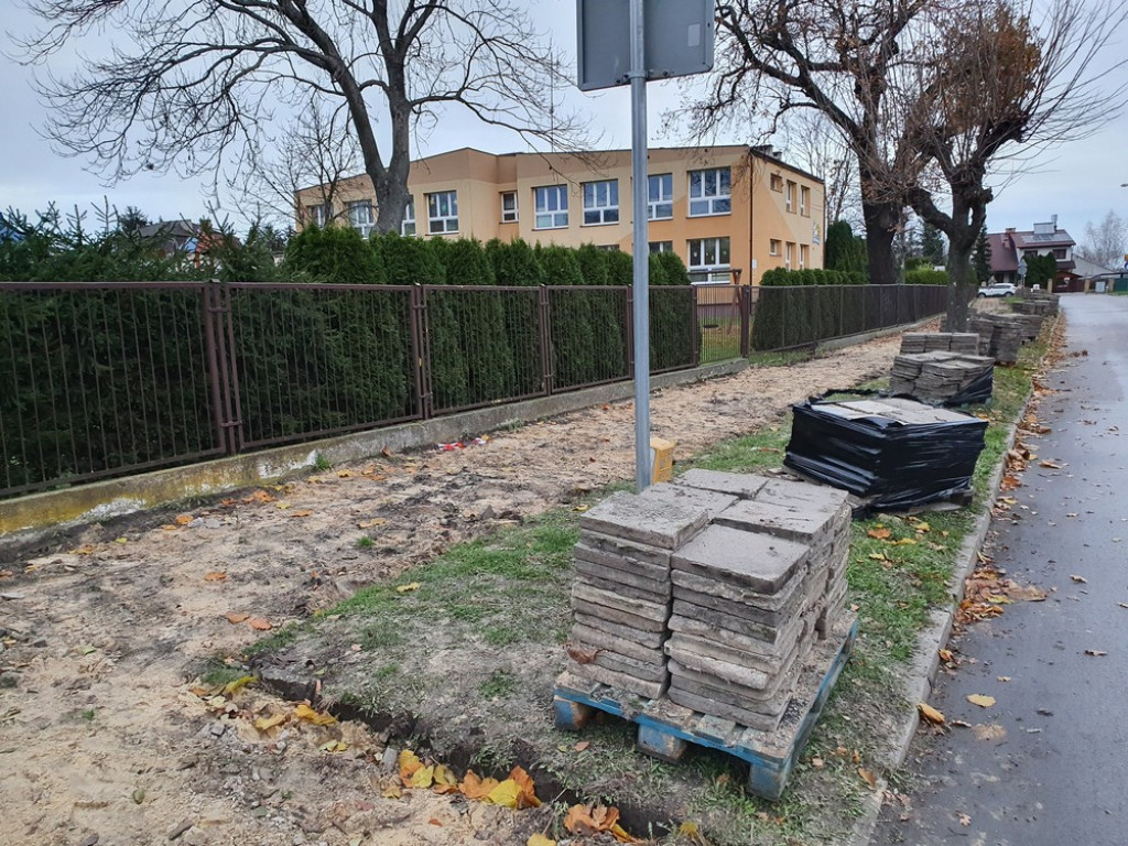 Hrubieszów: Rozpoczął się remont chodnika na ulicy Hubala - ZDJĘCIA