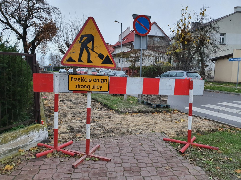 Hrubieszów: Rozpoczął się remont chodnika na ulicy Hubala - ZDJĘCIA