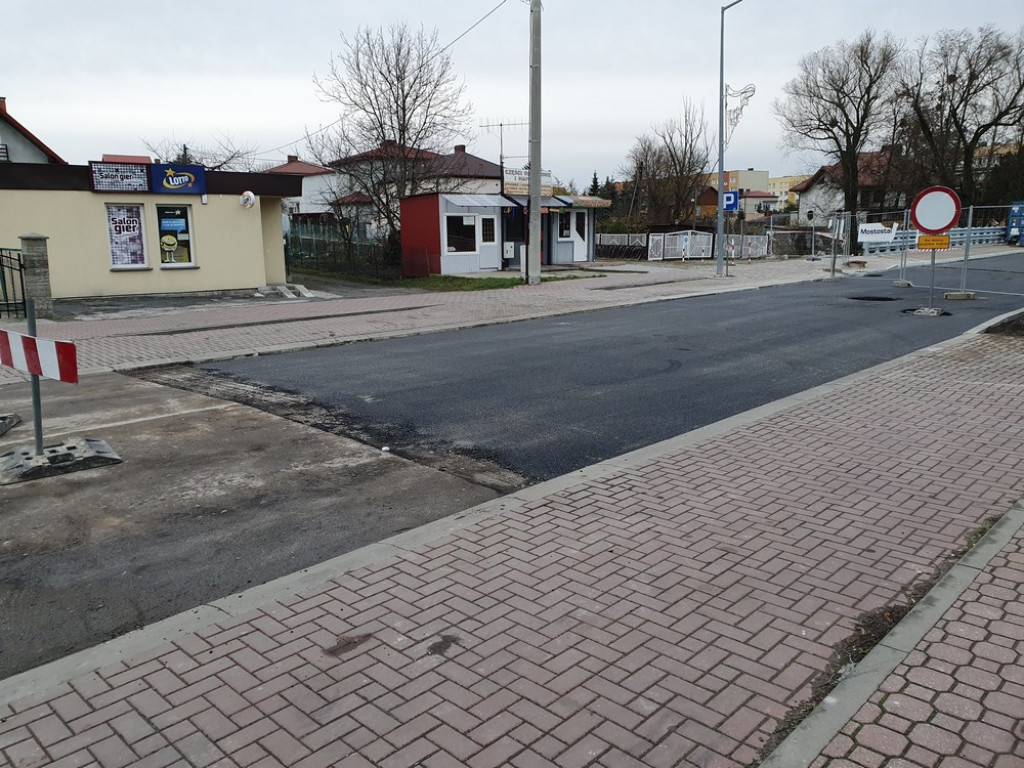 Hrubieszów: Nowy asfalt na moście - ZDJĘCIA