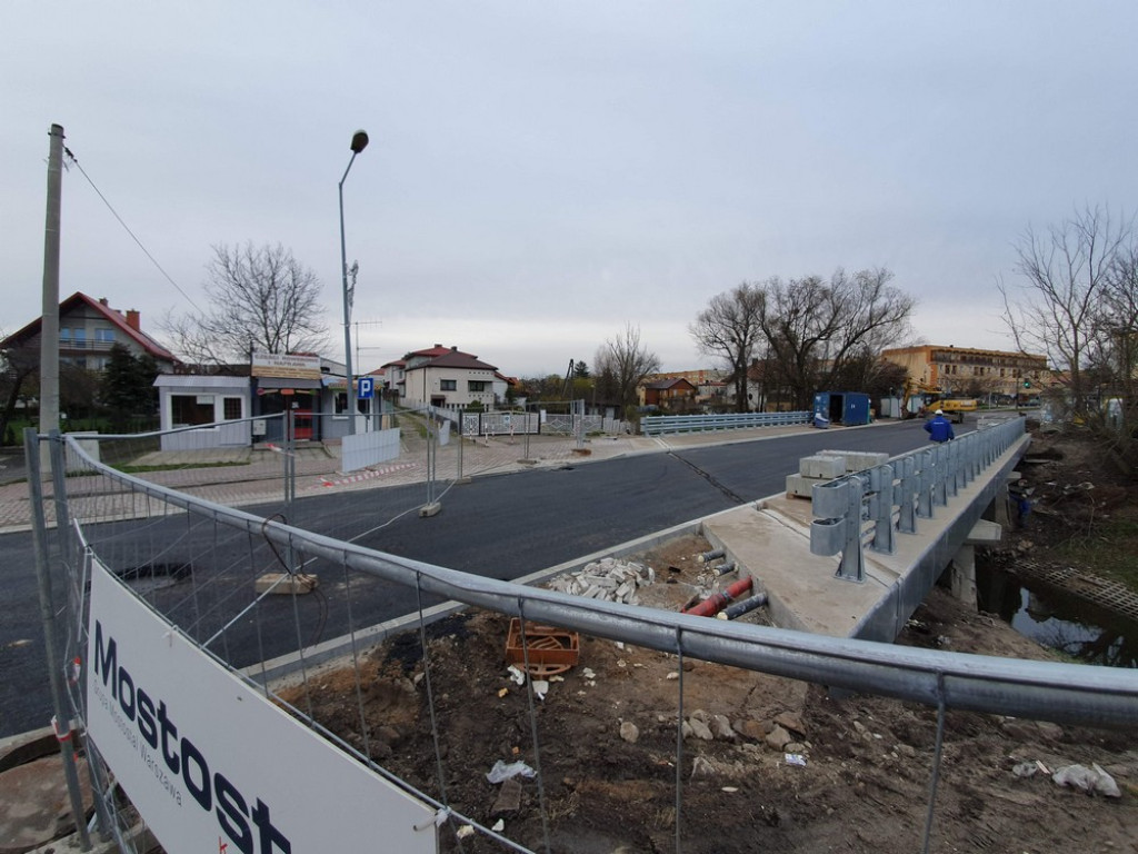 Hrubieszów: Nowy asfalt na moście - ZDJĘCIA