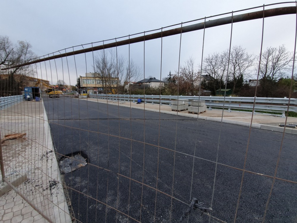Hrubieszów: Nowy asfalt na moście - ZDJĘCIA