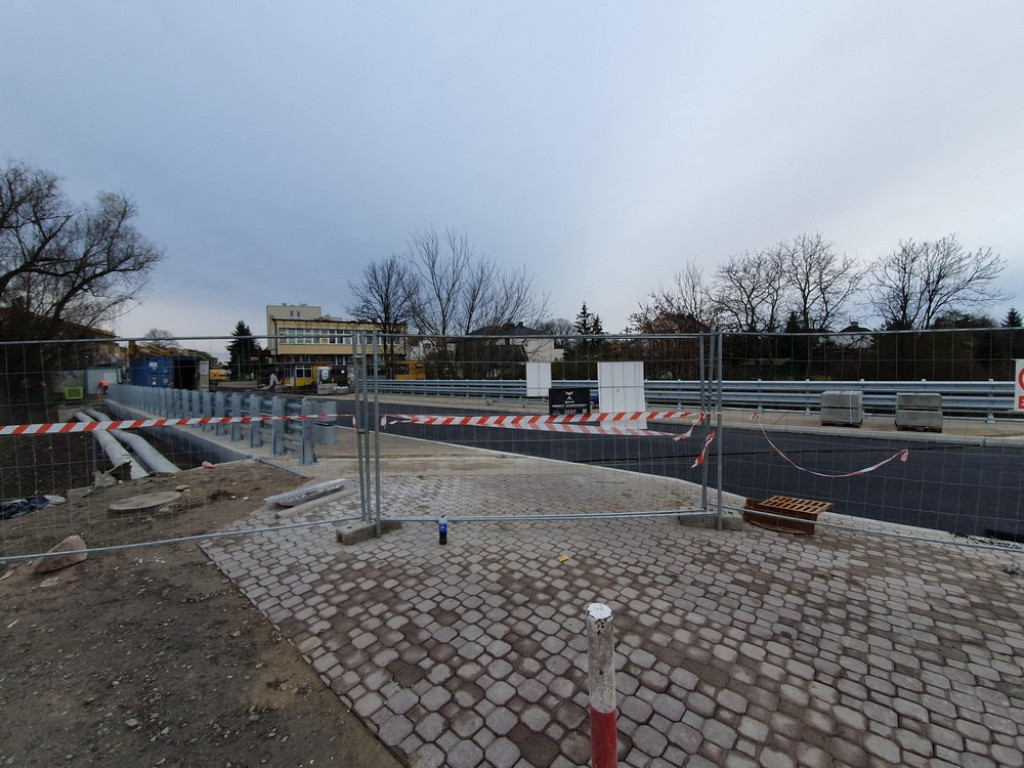 Hrubieszów: Nowy asfalt na moście - ZDJĘCIA