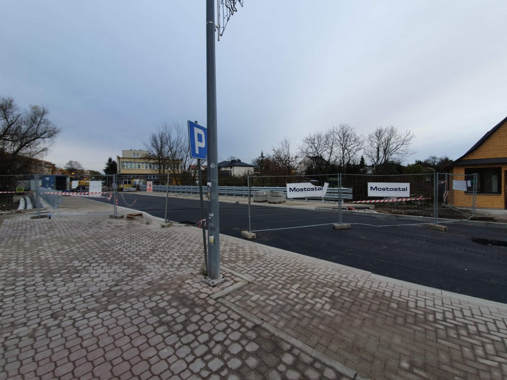 Hrubieszów: Nowy asfalt na moście - ZDJĘCIA
