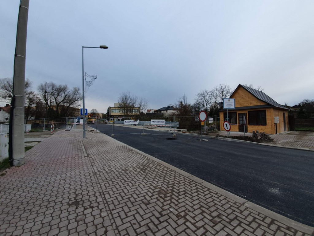 Hrubieszów: Nowy asfalt na moście - ZDJĘCIA