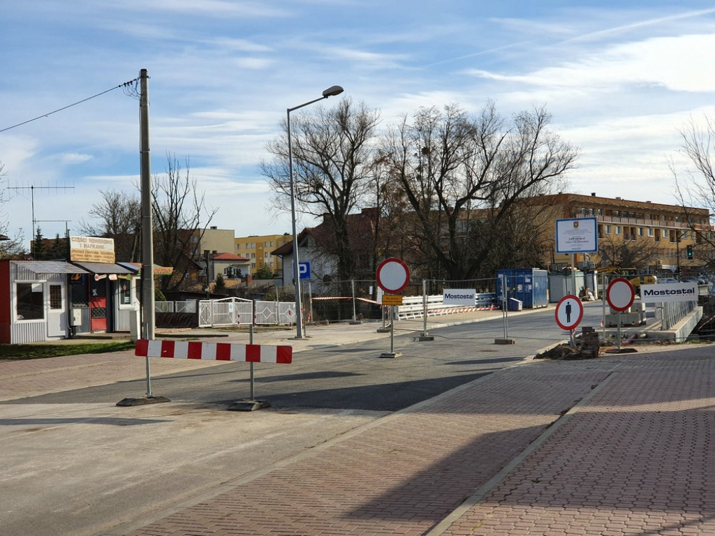 Hrubieszów: Nowy asfalt na moście - ZDJĘCIA