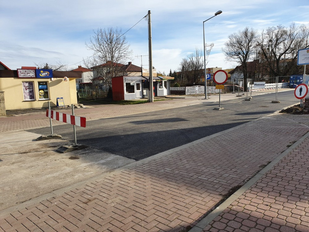 Hrubieszów: Nowy asfalt na moście - ZDJĘCIA
