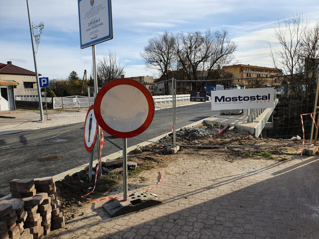 Hrubieszów: Nowy asfalt na moście - ZDJĘCIA