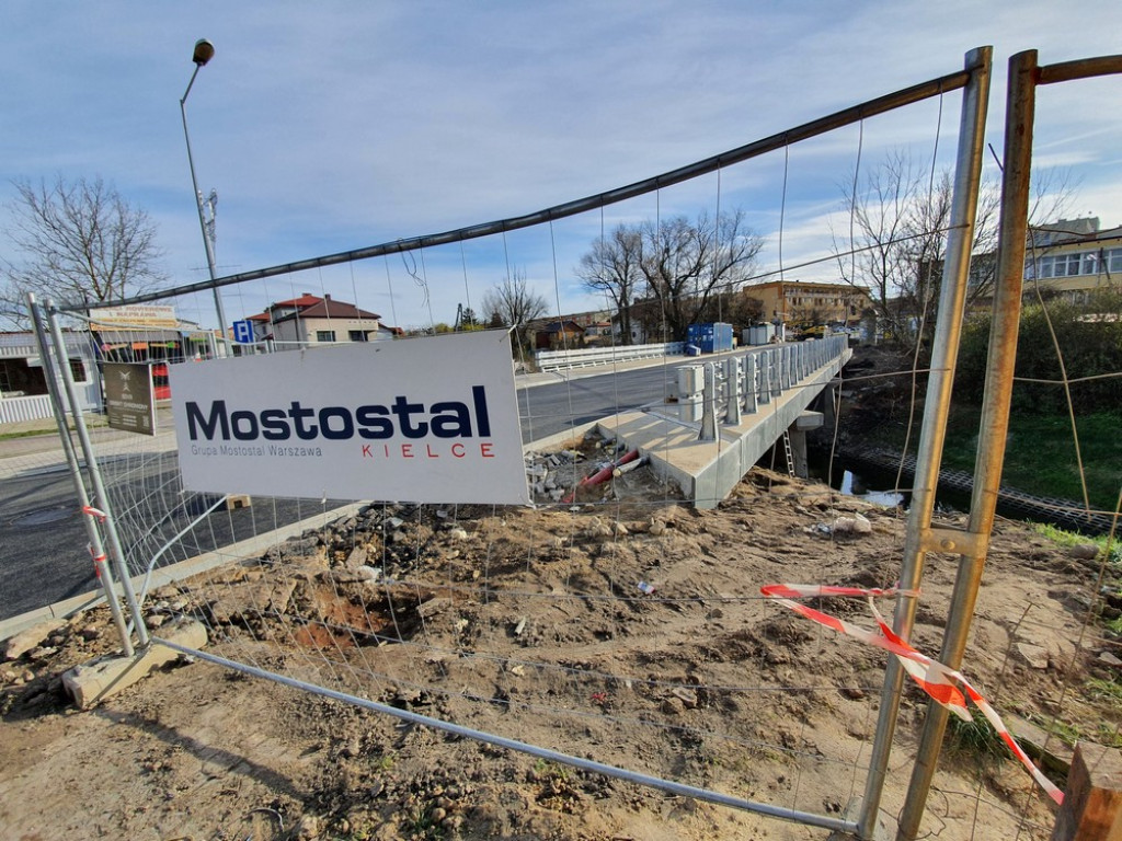 Hrubieszów: Nowy asfalt na moście - ZDJĘCIA