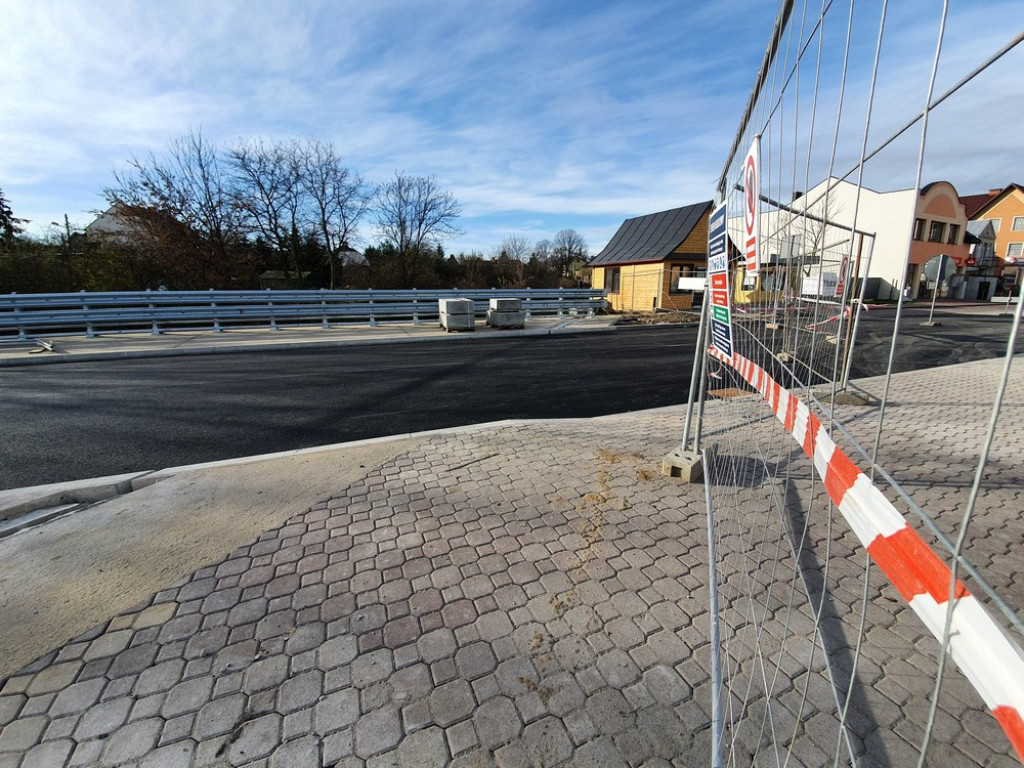 Hrubieszów: Nowy asfalt na moście - ZDJĘCIA