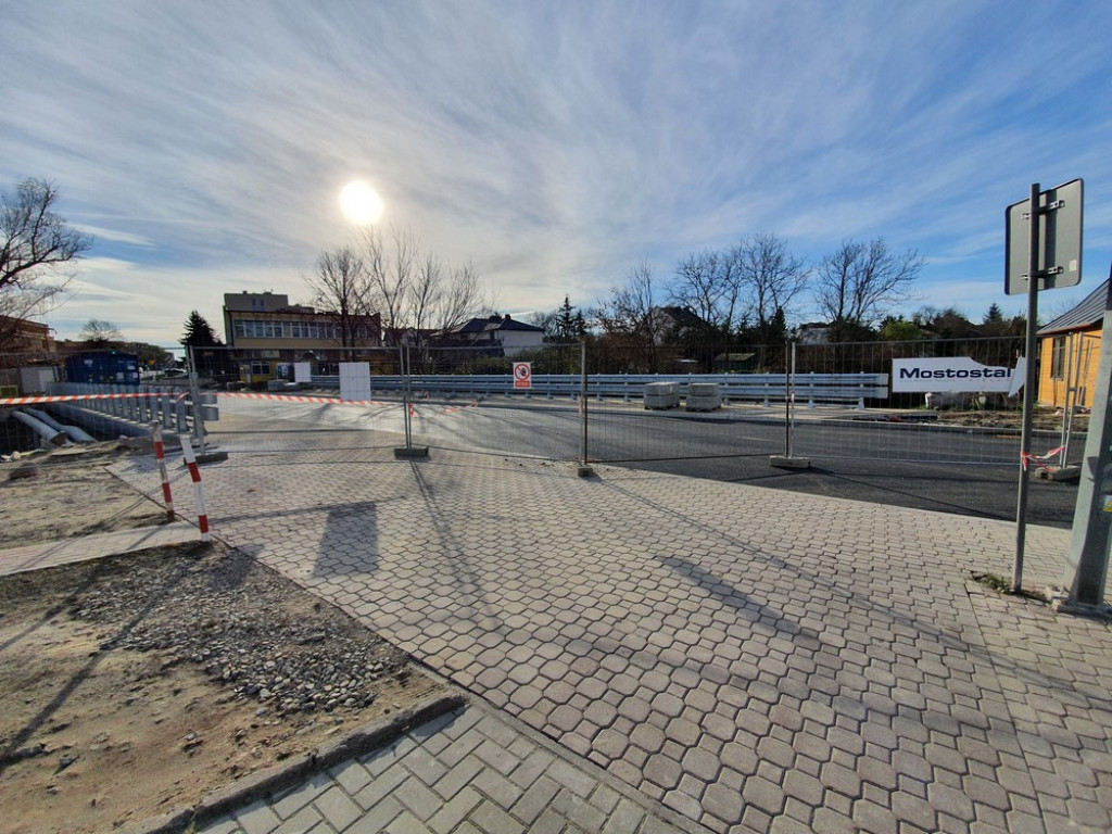 Hrubieszów: Nowy asfalt na moście - ZDJĘCIA