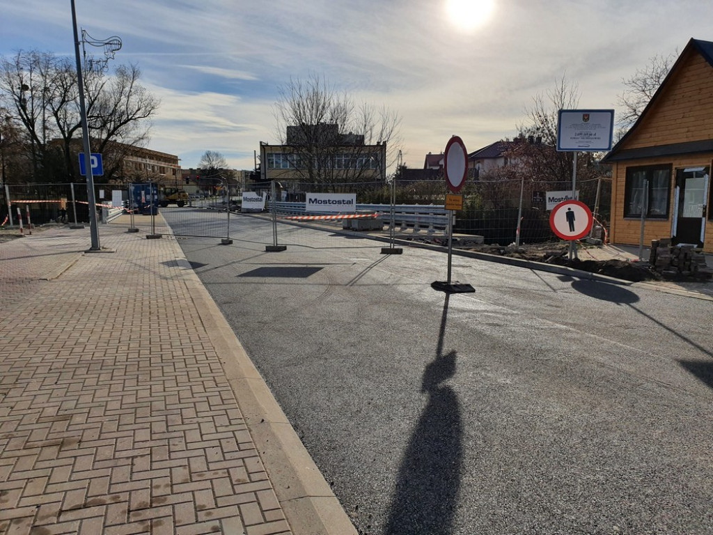 Hrubieszów: Nowy asfalt na moście - ZDJĘCIA