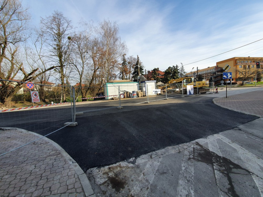 Hrubieszów: Nowy asfalt na moście - ZDJĘCIA