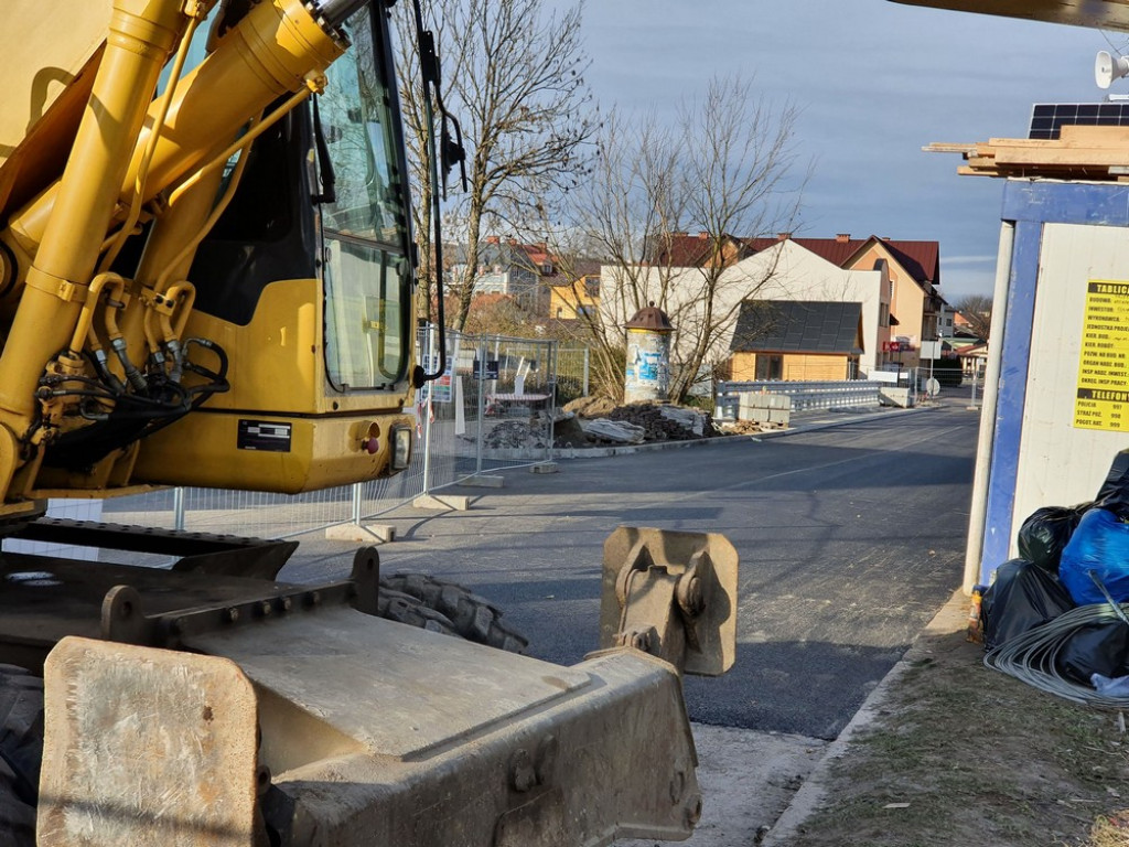 Hrubieszów: Nowy asfalt na moście - ZDJĘCIA