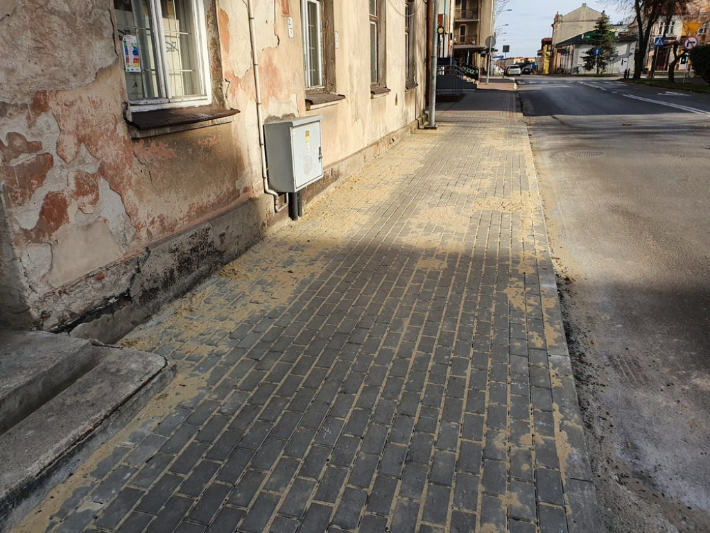 Hrubieszów: Trwa remont chodnika na ulicy Hubala - ZDJĘCIA