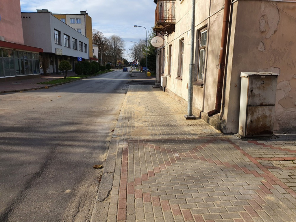 Hrubieszów: Trwa remont chodnika na ulicy Hubala - ZDJĘCIA