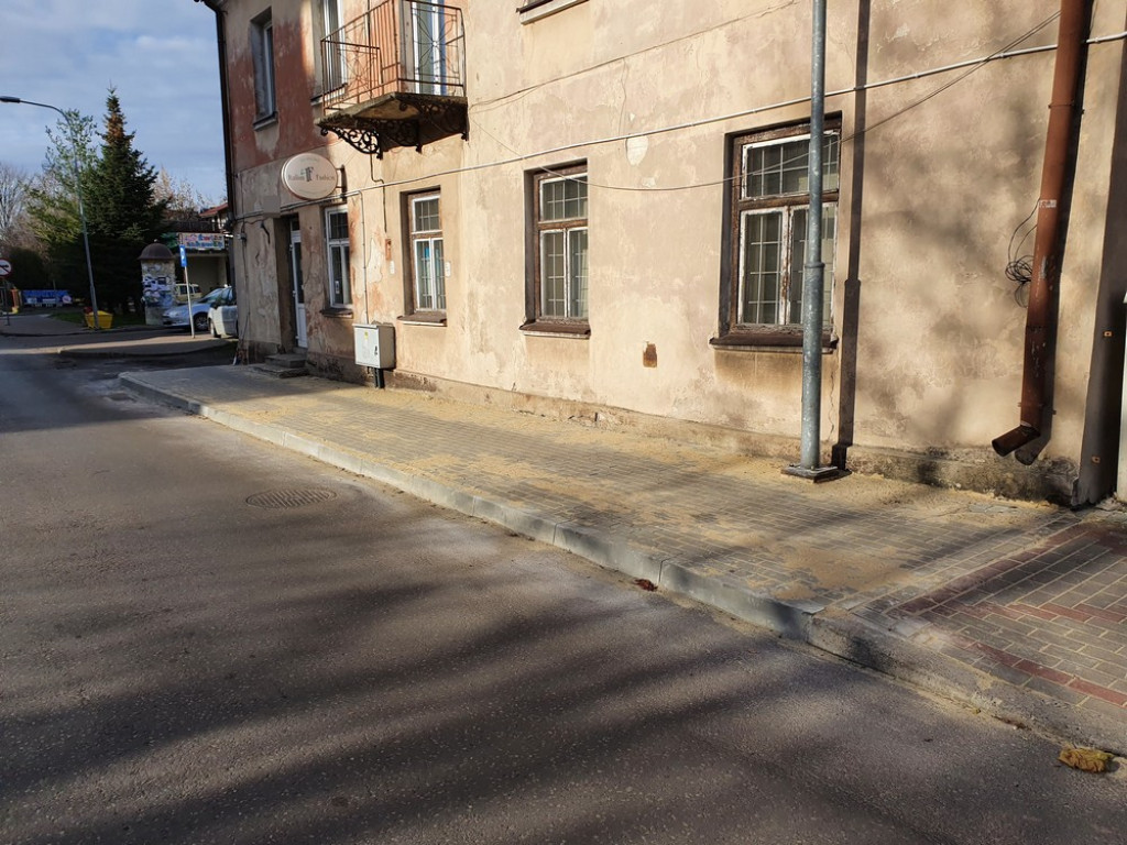Hrubieszów: Trwa remont chodnika na ulicy Hubala - ZDJĘCIA
