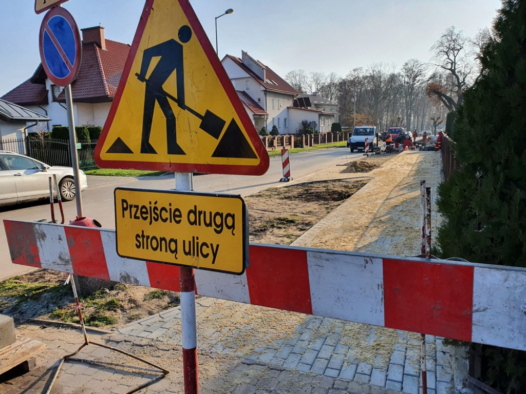 Hrubieszów: Trwa remont chodnika na ulicy Hubala - ZDJĘCIA