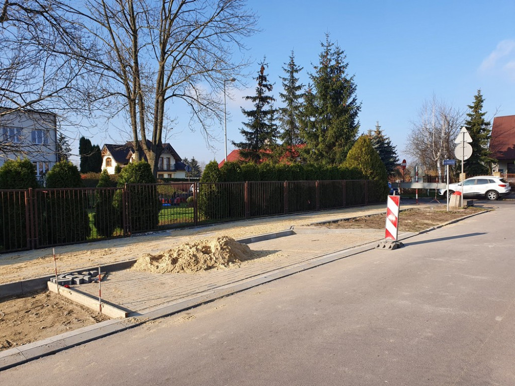 Hrubieszów: Trwa remont chodnika na ulicy Hubala - ZDJĘCIA