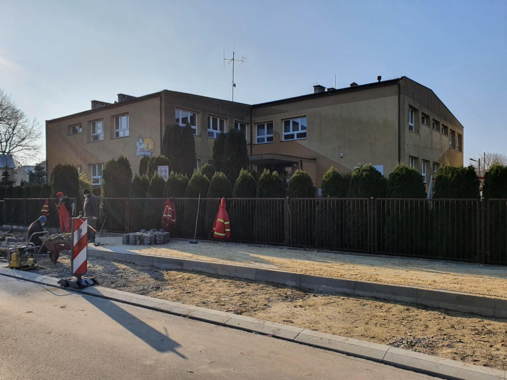 Hrubieszów: Trwa remont chodnika na ulicy Hubala - ZDJĘCIA