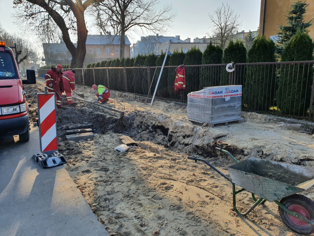 Hrubieszów: Trwa remont chodnika na ulicy Hubala - ZDJĘCIA