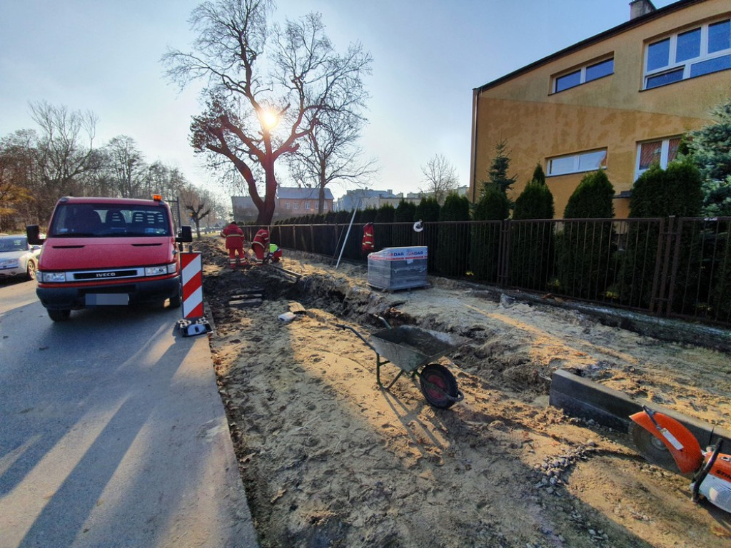 Hrubieszów: Trwa remont chodnika na ulicy Hubala - ZDJĘCIA