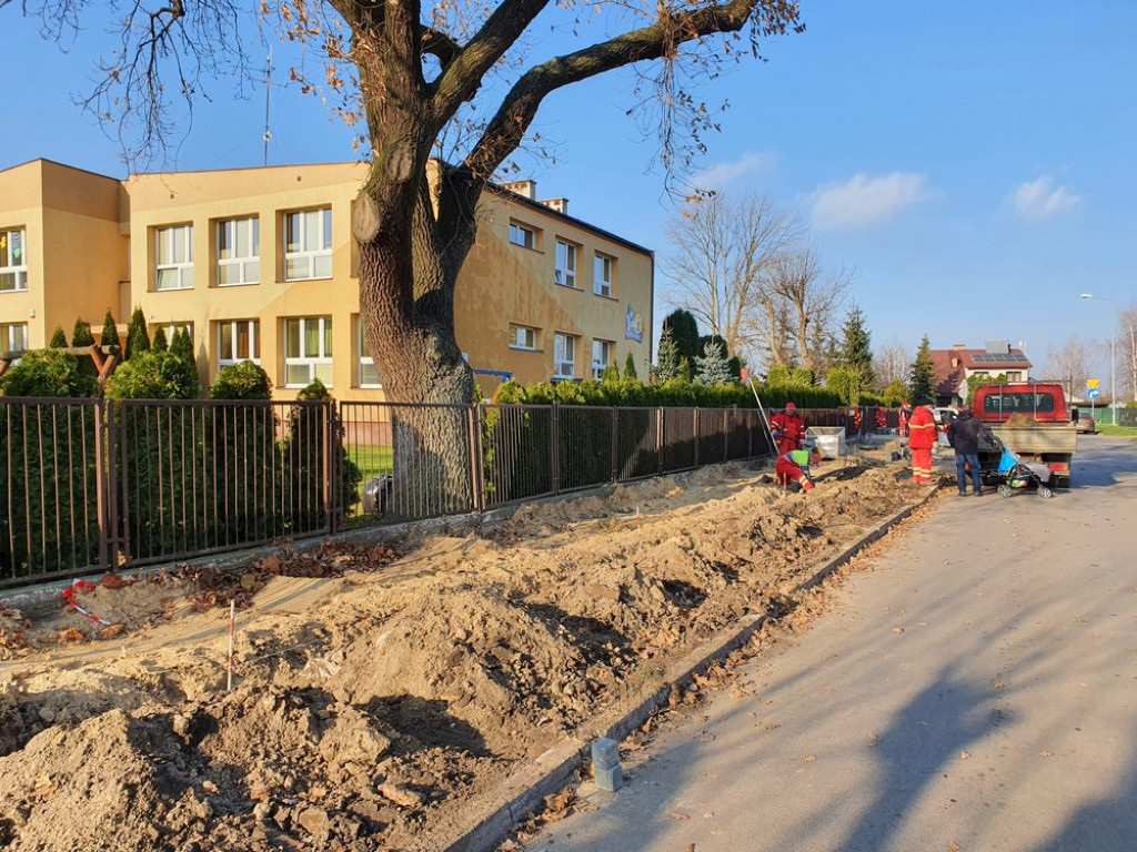 Hrubieszów: Trwa remont chodnika na ulicy Hubala - ZDJĘCIA