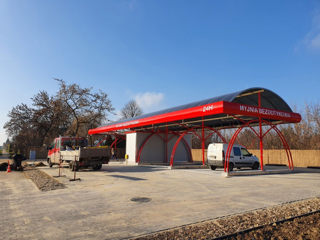 Hrubieszów: Nowy market i myjnia na Dwernickiego - ZDJĘCIA