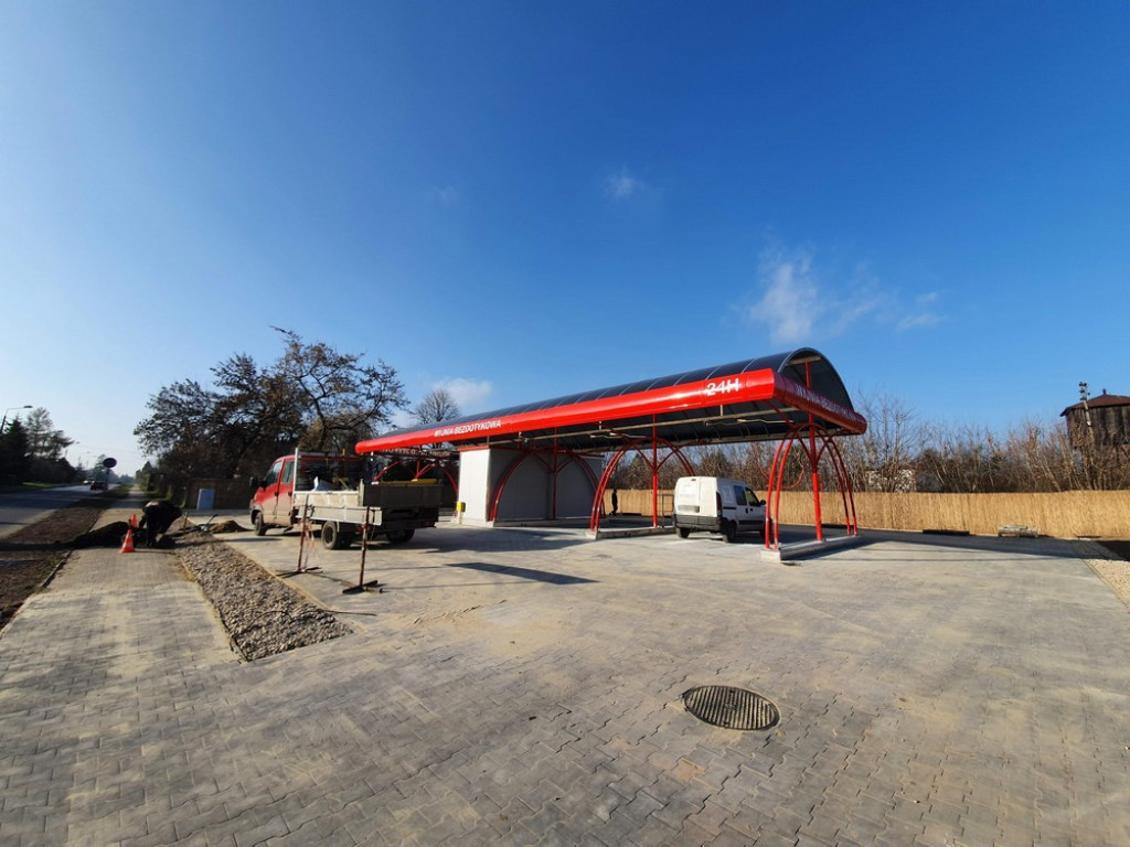 Hrubieszów: Nowy market i myjnia na Dwernickiego - ZDJĘCIA