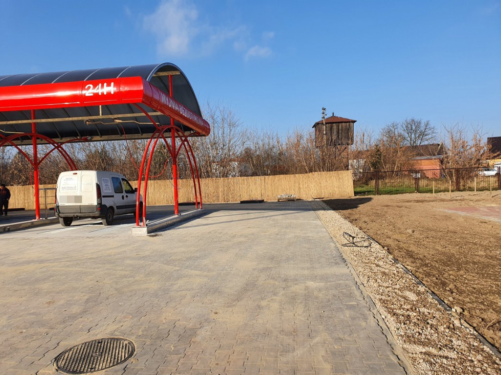 Hrubieszów: Nowy market i myjnia na Dwernickiego - ZDJĘCIA