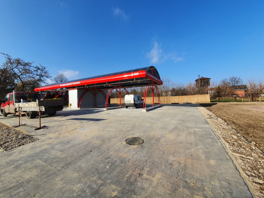 Hrubieszów: Nowy market i myjnia na Dwernickiego - ZDJĘCIA