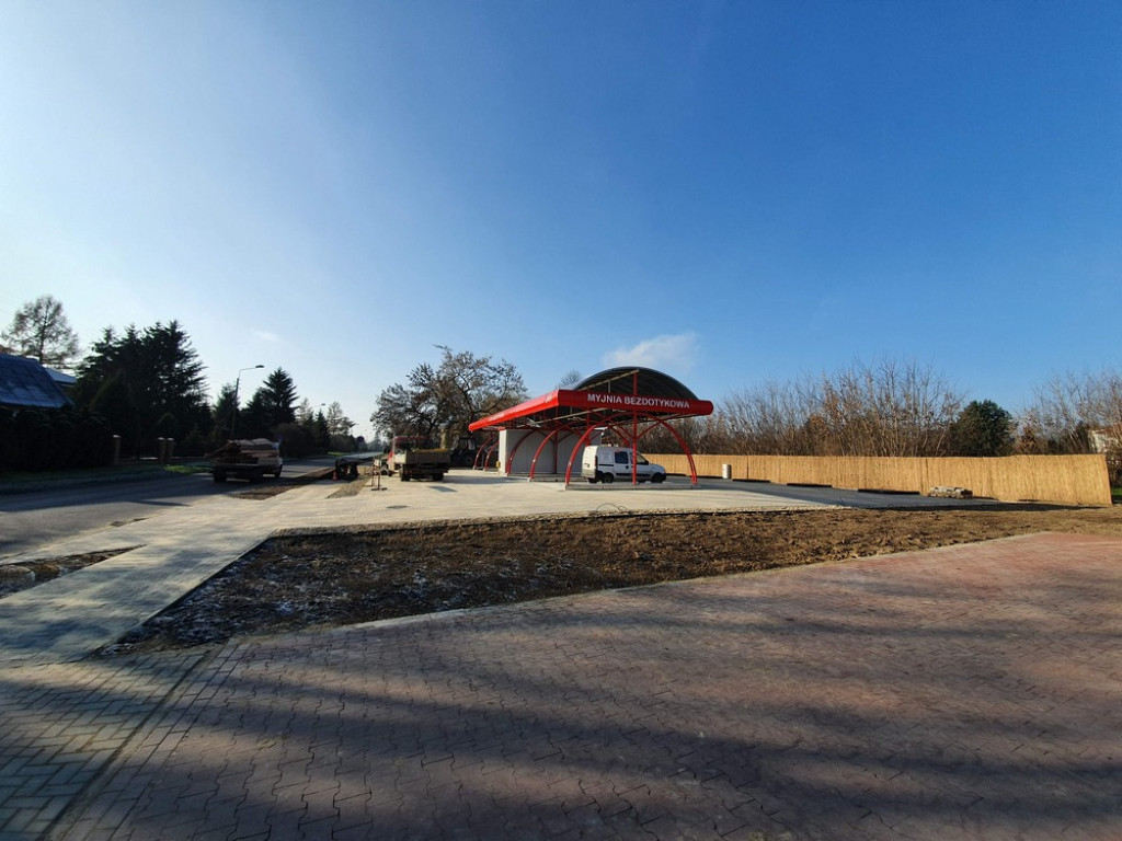 Hrubieszów: Nowy market i myjnia na Dwernickiego - ZDJĘCIA