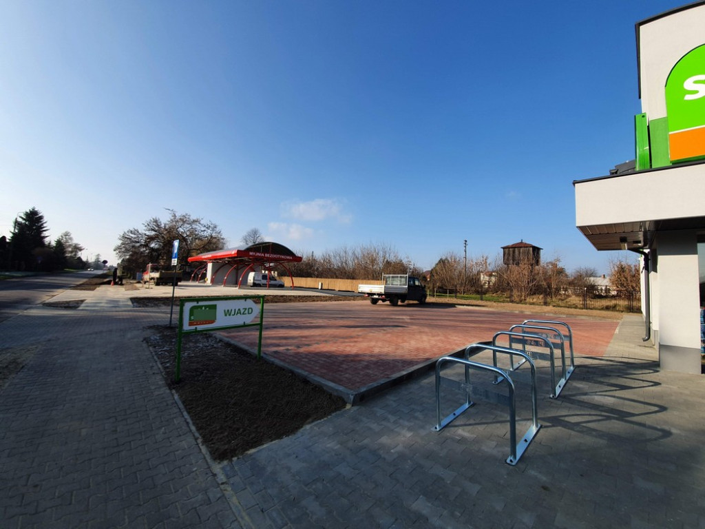 Hrubieszów: Nowy market i myjnia na Dwernickiego - ZDJĘCIA