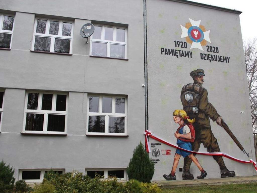 Pamiętamy - Dziękujemy. Odsłonięcie muralu patriotycznego w miejscowości Hostynne-Kolonia - ZDJĘCIA
